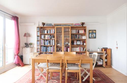 16th Arrondissement Apartment | Apartment for 3 overlooking the Eiffel Tower