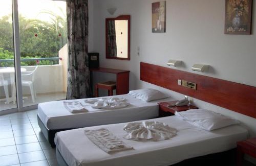 Adelianos Kampos Apartment | Apartment for 3 persons, with swimming pool, near the beach
