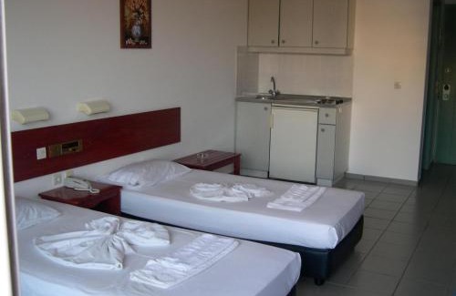Adelianos Kampos Apartment | Apartment for 3 persons, with swimming pool, near the beach