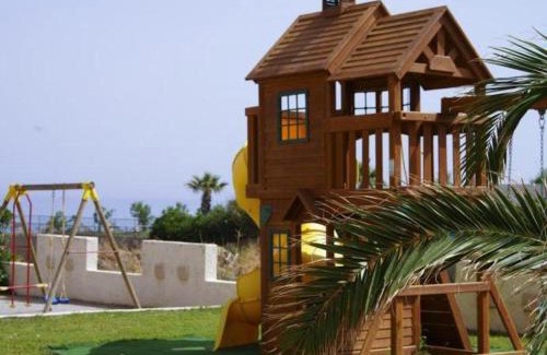Adelianos Kampos Apartment | Apartment for 3 persons, with swimming pool, near the beach