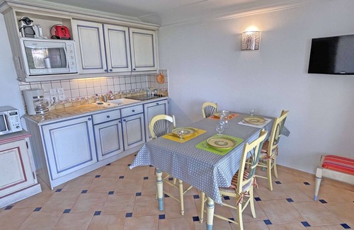 Sainte-Maxime City Centre Apartment | Apartment for 4/5 people - Swimming pool residence - A/C - WiFi - Near beach and city center -.
