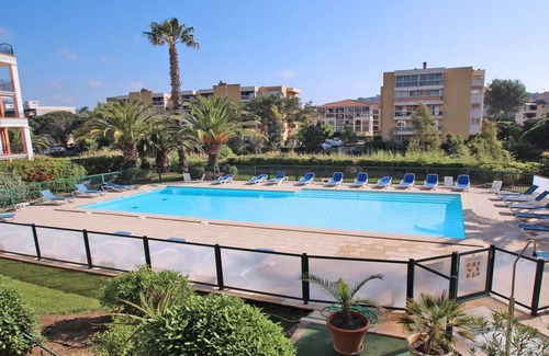 Sainte-Maxime City Centre Apartment | Apartment for 4/5 people - Swimming pool residence - A/C - WiFi - Near beach and city center -.