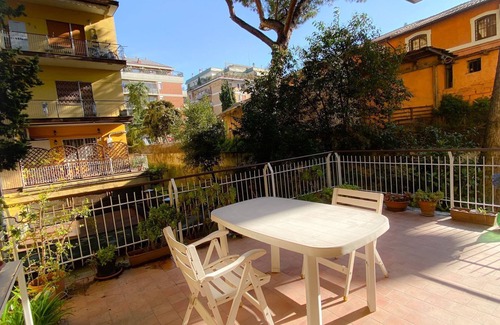 Quartiere XXII Collatino Apartment | Apartment for 4 in via Tiburtina, Wi-Fi, A/C