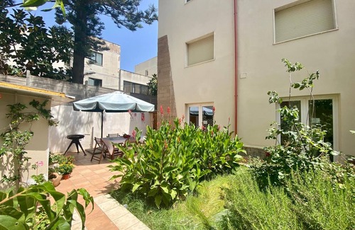 Lido Apartment | Apartment for 4 people facing the beach with garden
