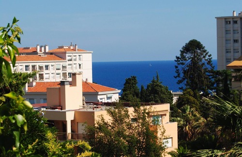 Fabron Apartment | Apartment for 4 people, swimming pool 500m from the sea