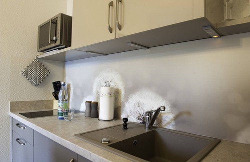 Eschborn Apartment | Apartment for 4 pers. with 2 bedrooms and 2 bathrooms, kitchen and balcony in Eschborn