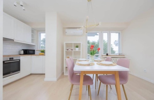 Mokotow Apartment | Apartment for 4 | Remote working | Balcony