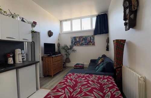 Quartier de la Chapelle Apartment | Apartment for 4 with courtyard in the 18th