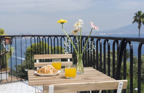 Posillipo House | Apartment for 8: modern, spacious, kids-friendly, stunning view on the bay