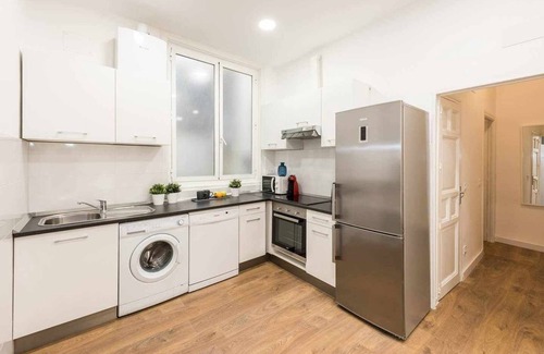 Sol Apartment | Apartment for large groups in central Madrid (Sol)