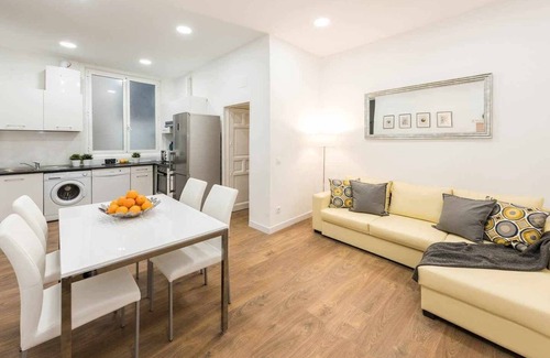 Sol Apartment | Apartment for large groups in central Madrid (Sol)