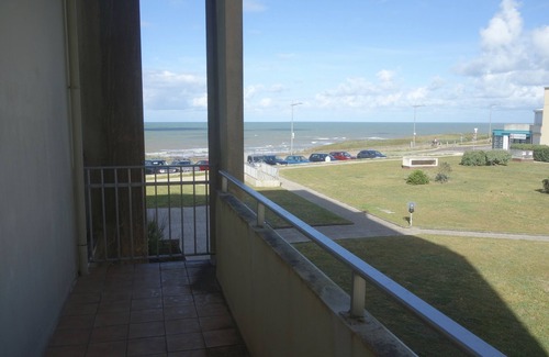 Saint-Hilaire-de-Riez Apartment | Apartment with sea view 50 m from the beach