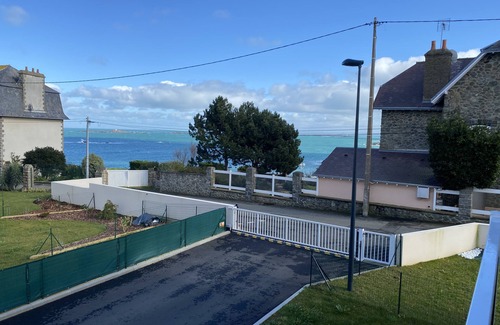 Saint-Quay-Portrieux Apartment | Apartment sea view & feet in the water