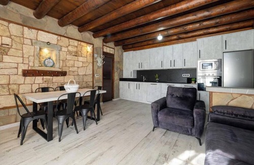 Borrastre Apartment | Apartment 'Galamín' with Mountain View, Private Terrace and Wi-Fi
