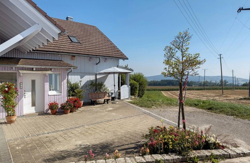 Deggenhausertal Apartment | Apartment 'Gartenwohnung' with Lake View, Private Terrace and Wi-Fi