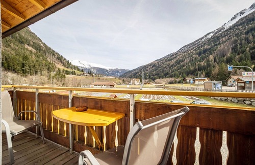 Brennero Apartment | Apartment 'Gartnerhof Rose' with Mountain View, Shared Garden and Wi-Fi