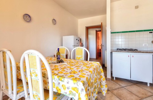 Pivarada Apartment | Apartment "Giallo Celeste" with Sea View, Balcony & Wi-Fi