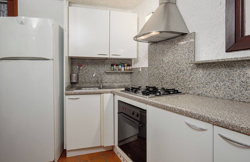 Tiriddo Apartment | Apartment Ginepri 50m from the beach, with Garden & Wi-Fi