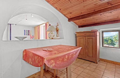 Bargeme House | Apartment 'Gite Bastide' with Lake View, Wi-Fi and Air Conditioning