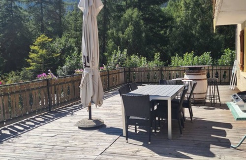 Termignon Apartment | Apartment 'Gîte Le Cembro for 6 People' with Mountain View, Private Terrace and Wi-Fi