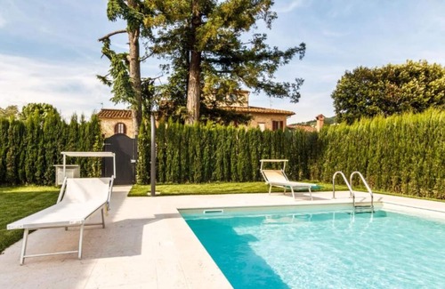 Pistoia Apartment | Apartment 'Glicine' with Shared Pool, Wi-Fi and Air Conditioning