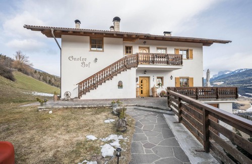 Albions Apartment | Apartment Gnolerhof with Mountain View, Balcony and Wi-Fi