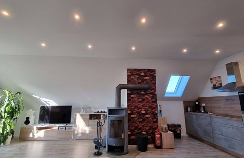 Hallbergmoos Apartment | Apartment 'Goldach' with Balcony and Wi-Fi