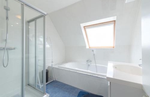 Klemskerke Apartment | Apartment Goldsands II 402 Top floor with parking by Interhome