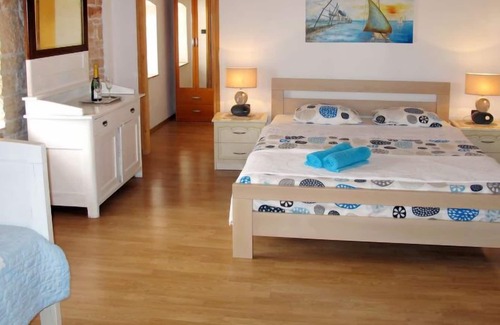 Kastelir Apartment | Apartment Gortan (KST102) in Porec/Kastelir - 4 persons, 2 bedrooms