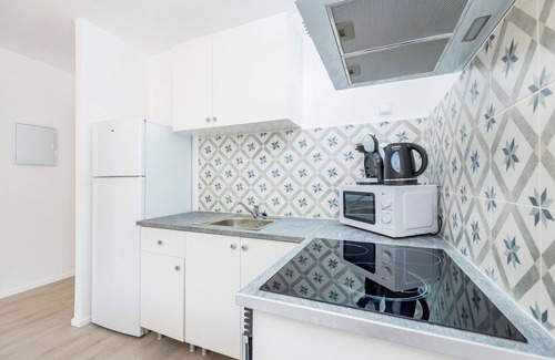 Cala Ferrera Apartment | Apartment 'Gran Sol Family 2' with Shared Pool, Wi-Fi and Air Conditioning