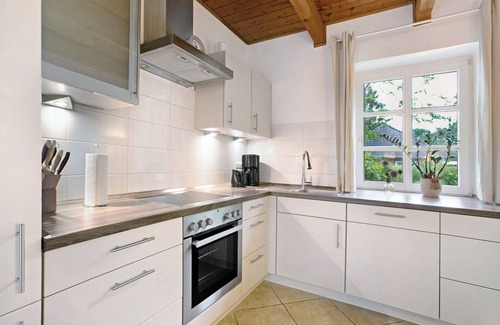 Treia Apartment | Apartment 'Green Oasis Ferienwohnung' with Shared Terrace, Shared Garden and Wi-Fi
