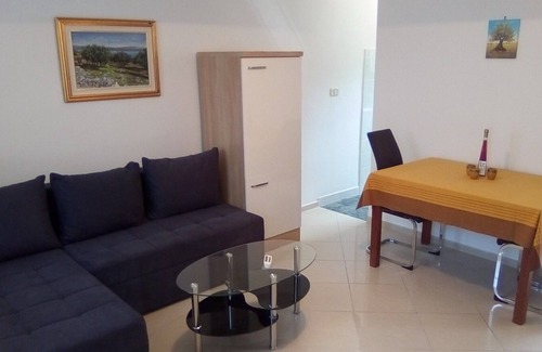 Valun Apartment | Apartment Griv - close to the sea: A2(2) - Valun, Island Cres, Croatia