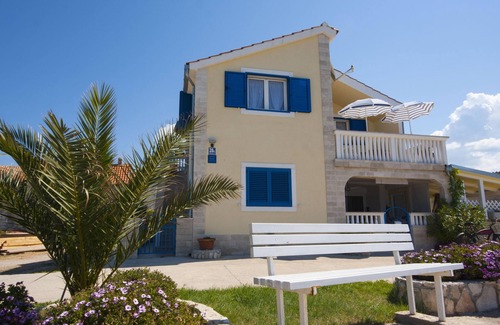 Krapanj Apartment | Apartment Grivicic A2 with Sea View on island Krapanj