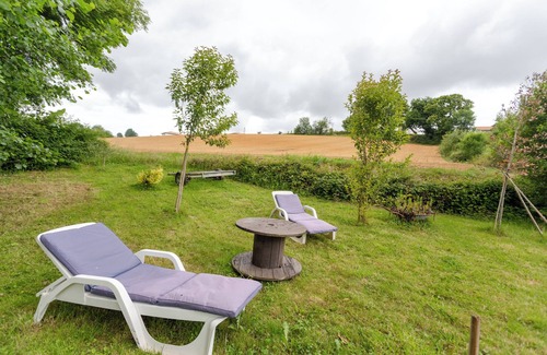 Guiche Apartment | Apartment 'Gte Elaïa Class 3 Au Coeur Du Pays' with Private Terrace, Wi-Fi and Air Conditioning