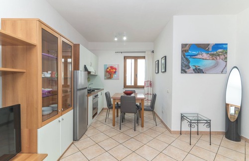 Olbia City Centre Apartment | Apartment 'Guest House Via Acquedotto Romano' with Wi-Fi and Air Conditioning
