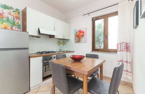 Olbia City Centre Apartment | Apartment 'Guest House Via Acquedotto Romano' with Wi-Fi and Air Conditioning