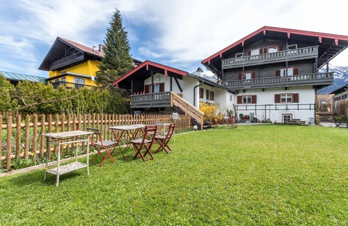 Unterschonau Apartment | Apartment 'Haus Alpenveilchen - Appartement 3' with Mountain View, Shared Garden and Wi-Fi