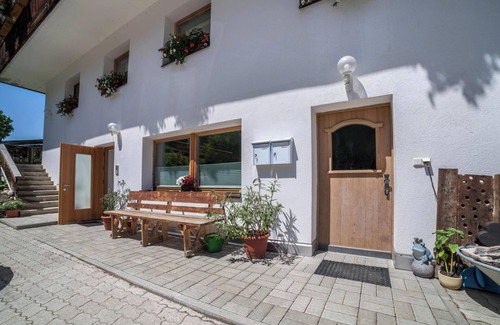 Curon Venosta Apartment | Apartment “Haus Fliri” in Etschtal Valley with Wi-Fi, Garden & Terrace