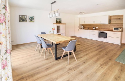 Ziegelbach Apartment | Apartment Häfele 1 with Wi-Fi & Terrace, Family friendly