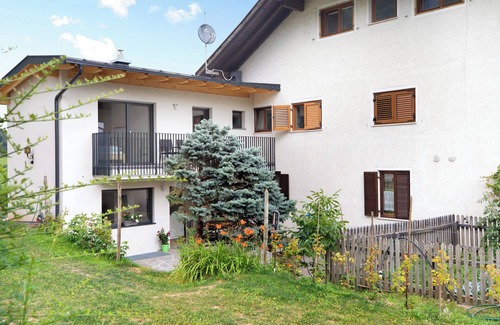 Berg/Monte Apartment | Apartment 'Harmony Apt 3' with Mountain View, Shared Garden and Wi-Fi