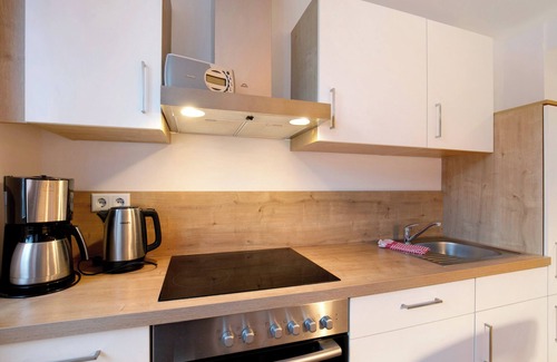 Herzfelde Apartment | Apartment 'Haus Am See - Zur Roten Tür' with Lake View, Private Terrace and Wi-Fi