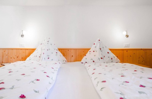 Valdaora di Sopra Apartment | Apartment 'Haus Aue - Apartment 1 small' with Mountain View, Balcony & Wi-Fi