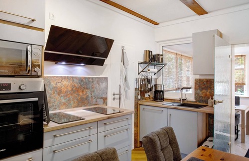 Kalkhorst Apartment | Apartment 'Haus Hinz 2 Zi Fe-Wo An Der Ostsee' with Shared Terrace, Shared Garden and Wi-Fi
