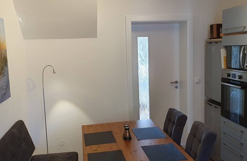 Kalkhorst Apartment | Apartment 'Haus Hinz 3-Zi Fe-Wo An Der Ostsee' with Shared Terrace, Shared Garden and Wi-Fi
