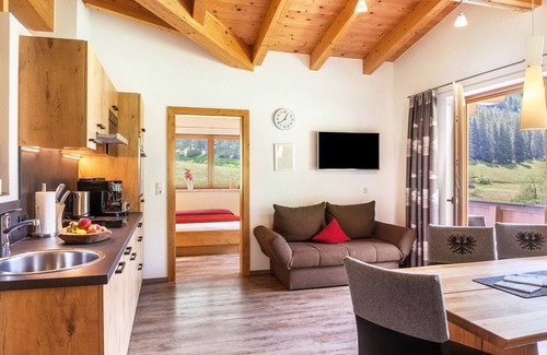 Madseit Apartment | Apartment 'Haus Marchegg - Edelweiß' with Mountain View, Balcony and Wi-Fi