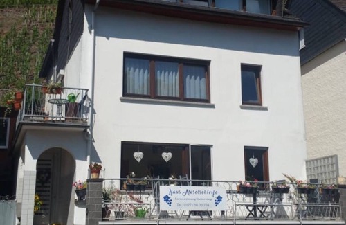Bremm Apartment | Apartment 'Haus Moselschleife' with Balcony and Wi-Fi
