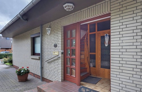 Meldorf Apartment | Apartment 'Haus Stoldt, Wohnung 1' with Shared Terrace, Shared Garden and Wi-Fi
