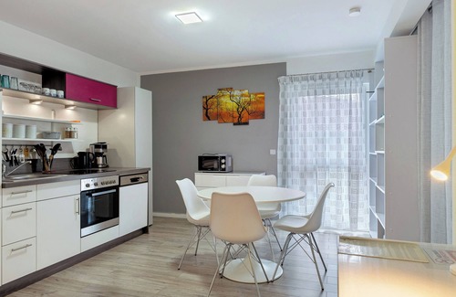 Hilzingen Apartment | Apartment 'Haus Unterm Hohenstoffel' with Private Terrace and Wi-Fi