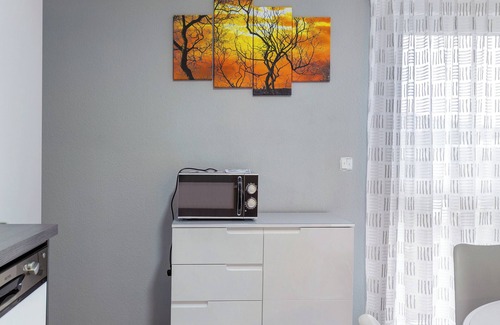 Hilzingen Apartment | Apartment 'Haus Unterm Hohenstoffel' with Private Terrace and Wi-Fi