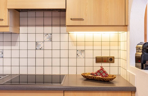 Villabassa Apartment | Apartment Häuslerhof Pinus with Mountain View, Balcony & Wi-Fi